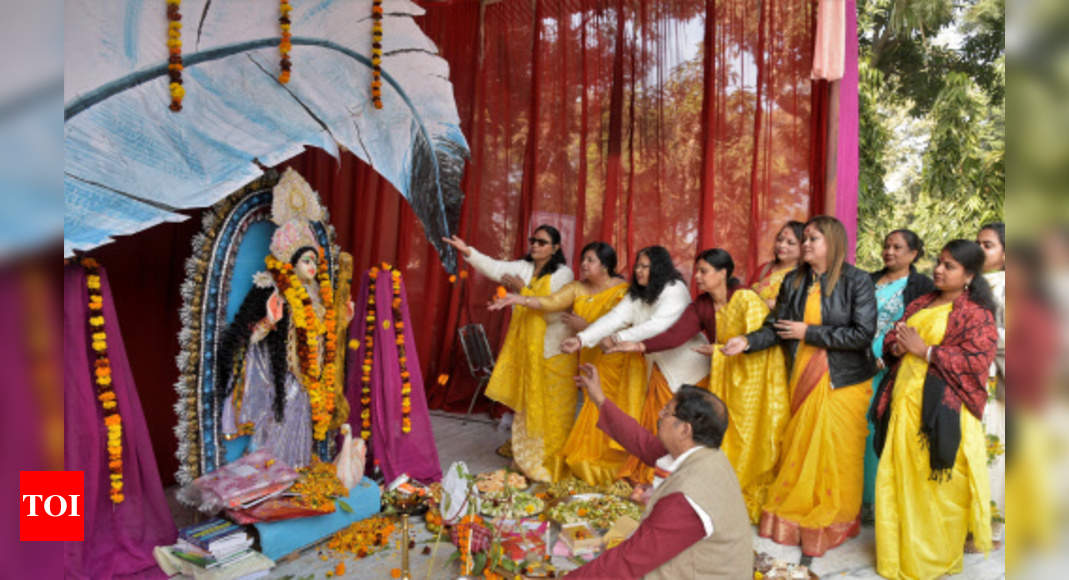 Exclusive Report | Saraswati Puja & Tradition Dress Code | Jamshedpur |  @AMNews24 - YouTube