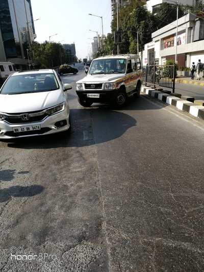 Dangerous turns at SB Marg can result in accidents