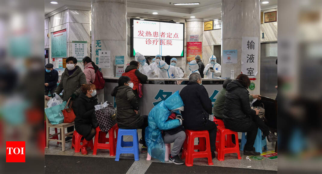 China virus toll passes 130, foreigners leave