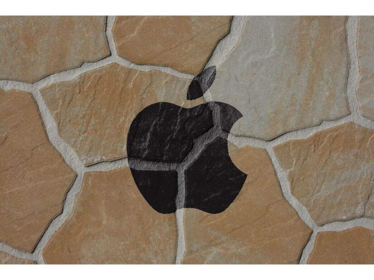 Apple Sets New Sales Record Iphone Apple Watch Hit All Time