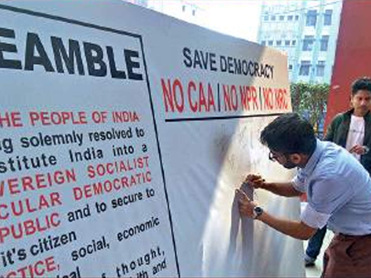 Kolkata Mch Grads Sign Anti Caa Banner After Hippocratic Oath Kolkata News Times Of India