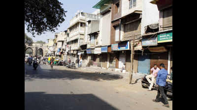 Gujarat: Stone-pelting in Surat during Bharat Bandh, cop injured