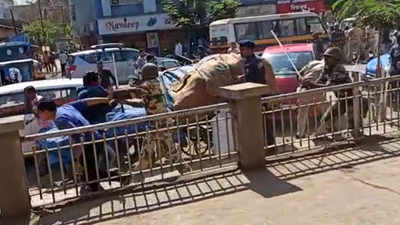 On cam: Cops lathicharge protesters in Palghar during Bharat Bandh
