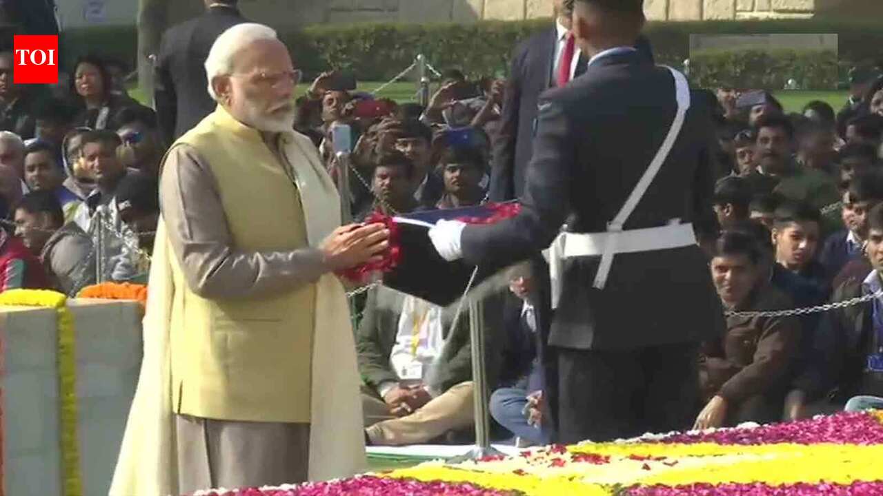 PM Narendra Modi pays tribute to Mahatma Gandhi on his 72nd death ...