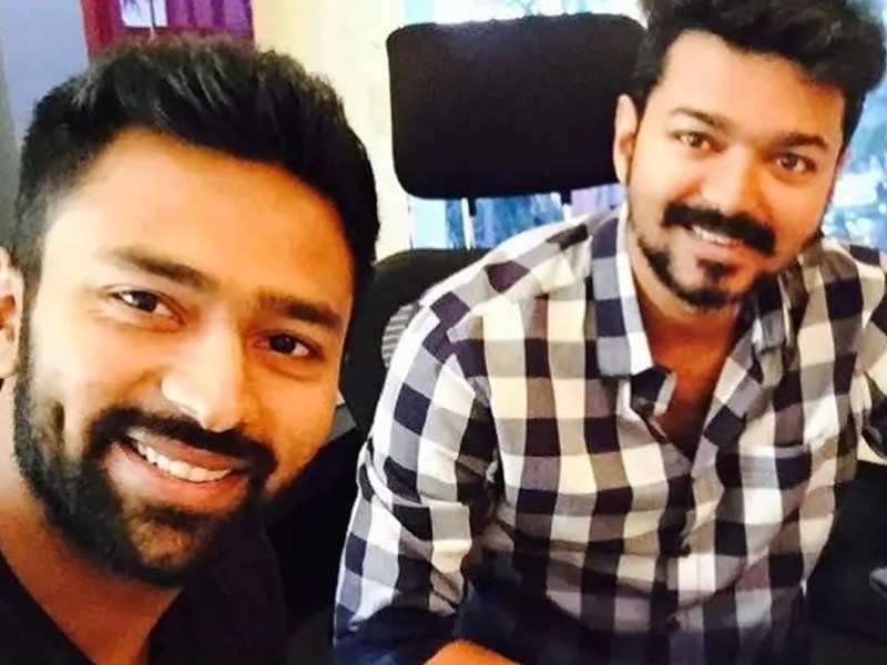 This was Thalapathy Vijay's advice to Shanthanu on the sets of 'Master' |  Tamil Movie News - Times of India