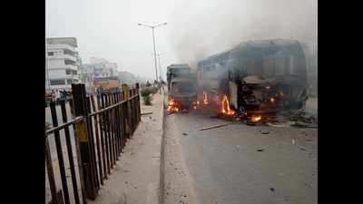 Patna: Two vehicles torched, several damaged after man crushed to death while crossing NH