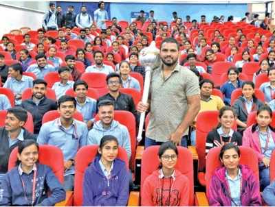 Maharashtra Kesari Harshwardhan Sadgir interacts with students