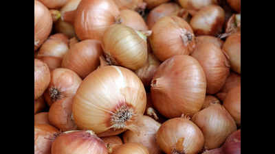 Maharashtra: Onion glut at Lasalgaon, 70% drop in average wholesale price
