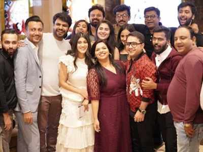 Deeksha Joshi, Avani Soni, Pratik Gandhi and the entire cast of 'Love Ni Love Storys' pose for a happy picture