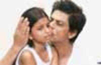 SRK stays with Suhana till 4am in hospital