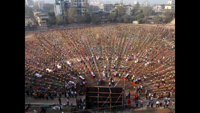 Maharashtra: Over 10,000 students participate in mass 'Surya Namaskar' in Kalyan