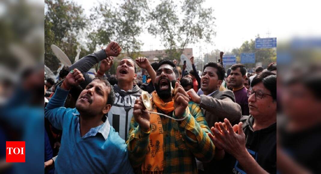 Protest erupt in Delhi against Shaheen Bagh sit-in