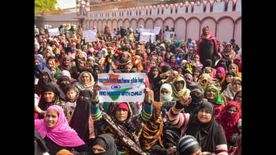 UP: Women, girls take centrestage in anti-CAA protests in Aligarh