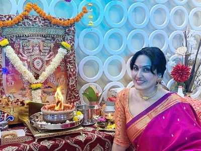 Kamya Panjabi's wedding celebrations begin with mata ki chowki; actress looks pretty in pink