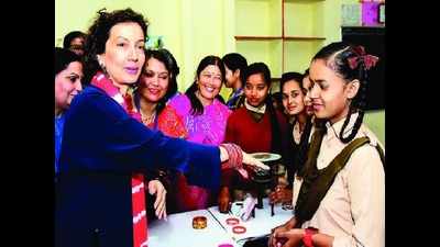 Unesco chief Audrey Azoulay tours Amber fort, meets girl students