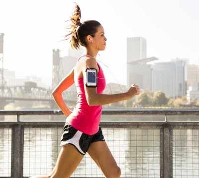 Mobile phone armbands to keep your mobile safe while jogging