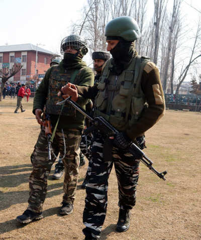One cop injured as militants hurl grenade at police station in Srinagar