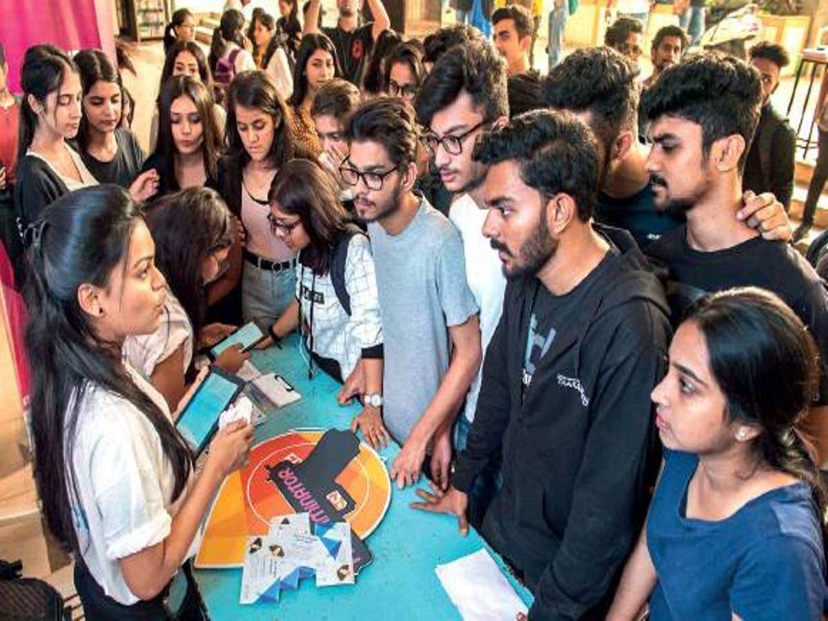 Students registering at Thakur College