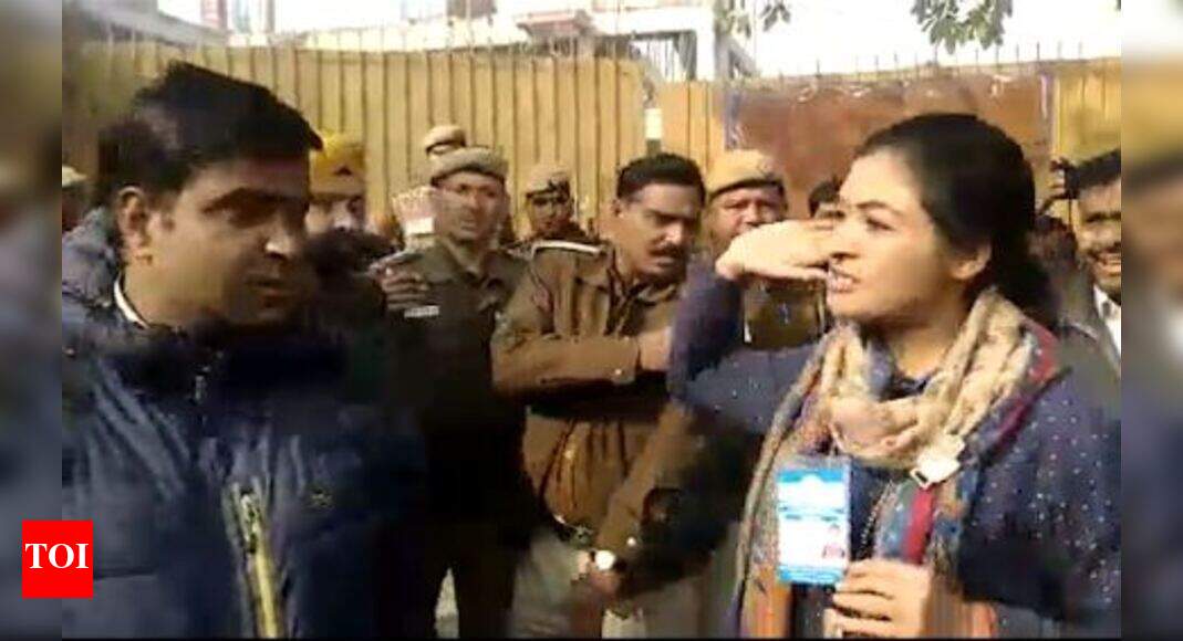 Delhi polls: Alka Lamba tries to slap AAP worker