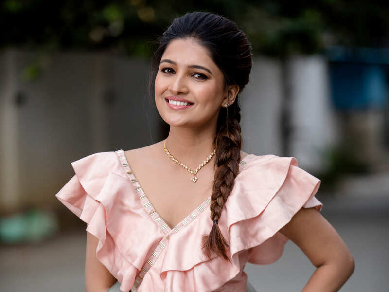 Will Vani Bhojan play Atharvaa's love interest? | Tamil Movie News - Times of India
