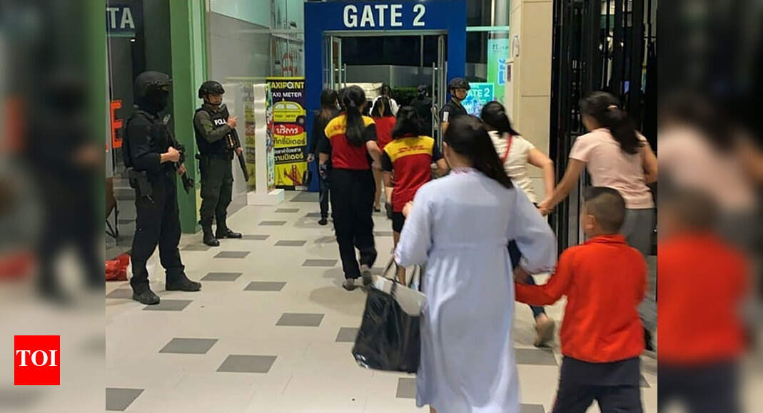 Gunman kills 20 at Thai mall; dozens evacuated