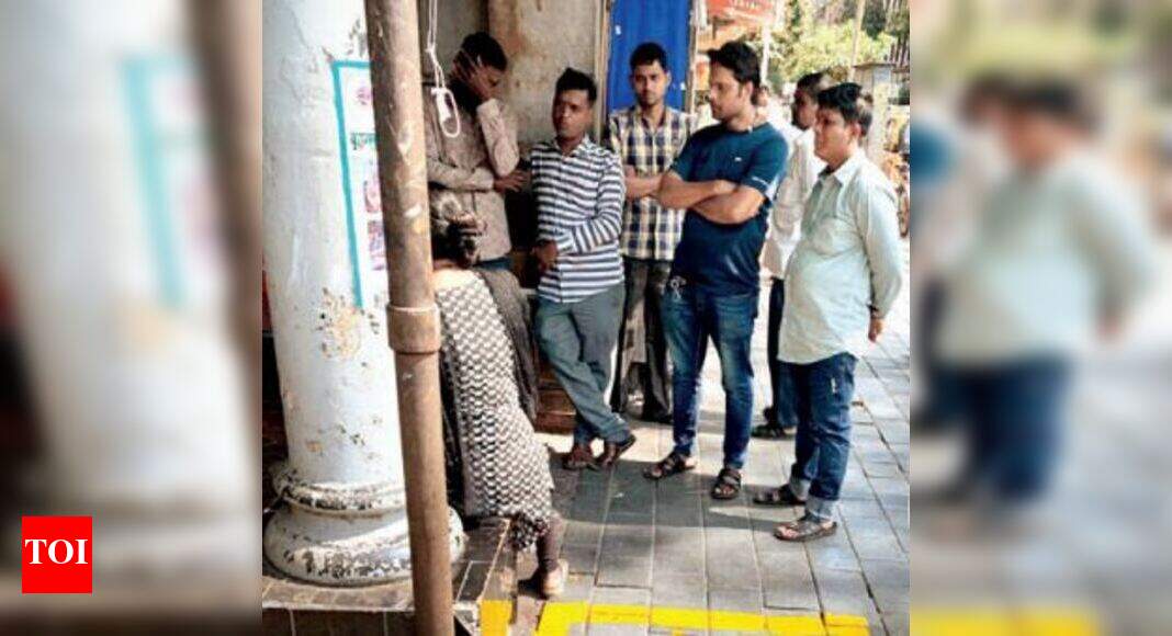 Locals up in arms as BMC begins to mark hawker slots | Mumbai News ...