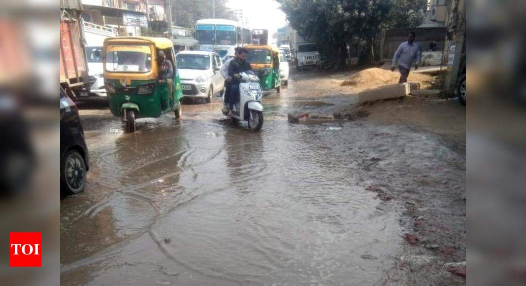 Gurugram: Pipeline breaks on Basai Road, waterlogging triggers snarls ...