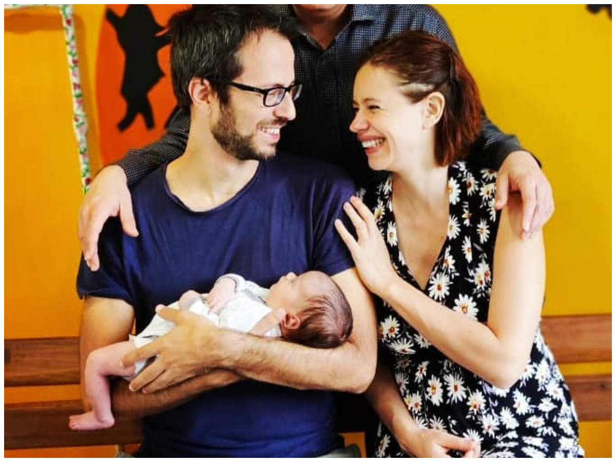 Photos Kalki Koechlin Shares The First Glimpse Of Her New Born Baby Girl Sappho Hindi Movie News Times Of India