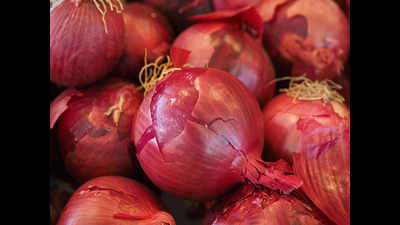 Onion falls to Rs 25 per kg, but growers are in tears