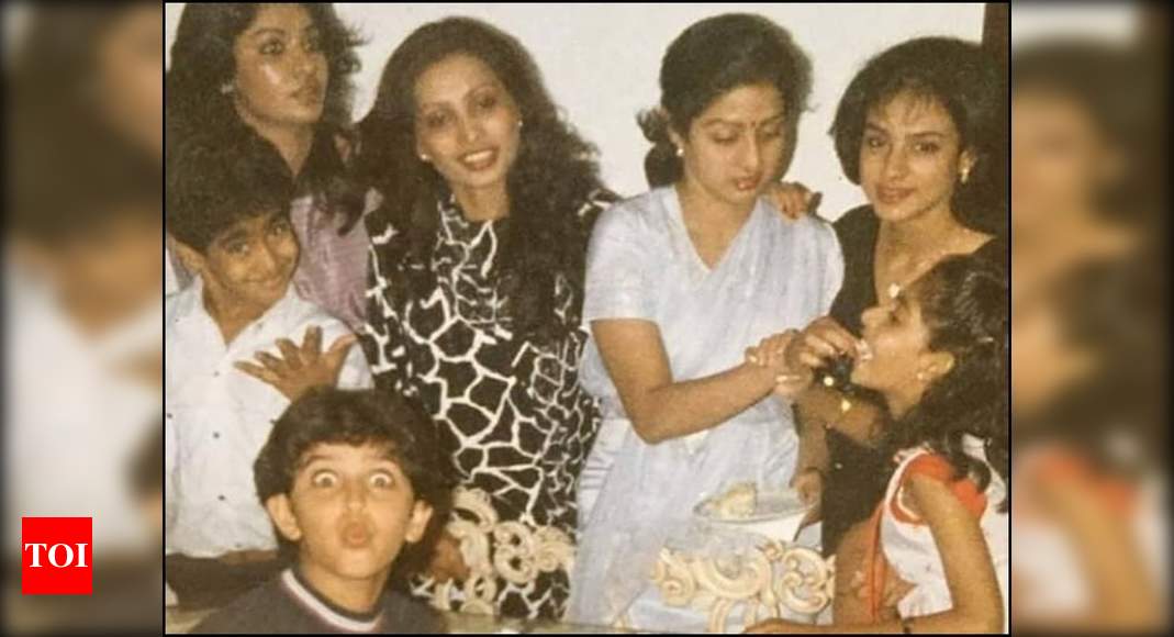 Can you guess the leading Bollywood actors in THIS throwback picture ...