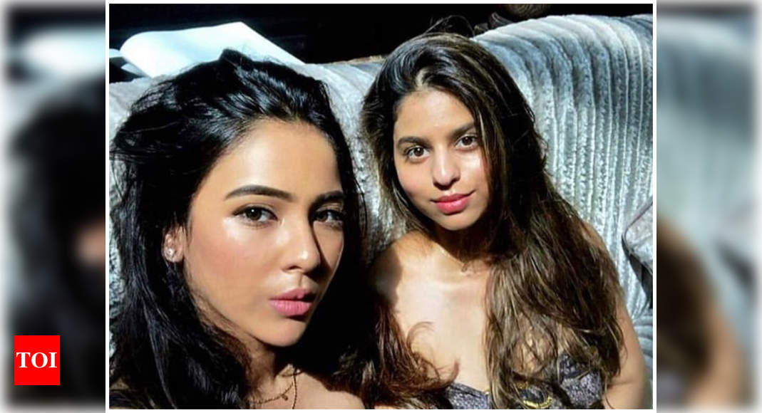 Suhana Khan Is Winning Hearts On The Internet With This Stunning Selfie With Her Bestie Hindi