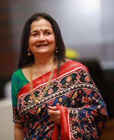 Vaishali Mashelkar's  painting exhibition held in the city