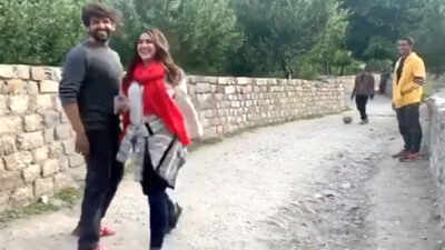 Watch: Young fan says, 'Kartik bhaiya, bhabhi aa gayi', Sara Ali Khan asks 'Bhabhi kisko bola?'