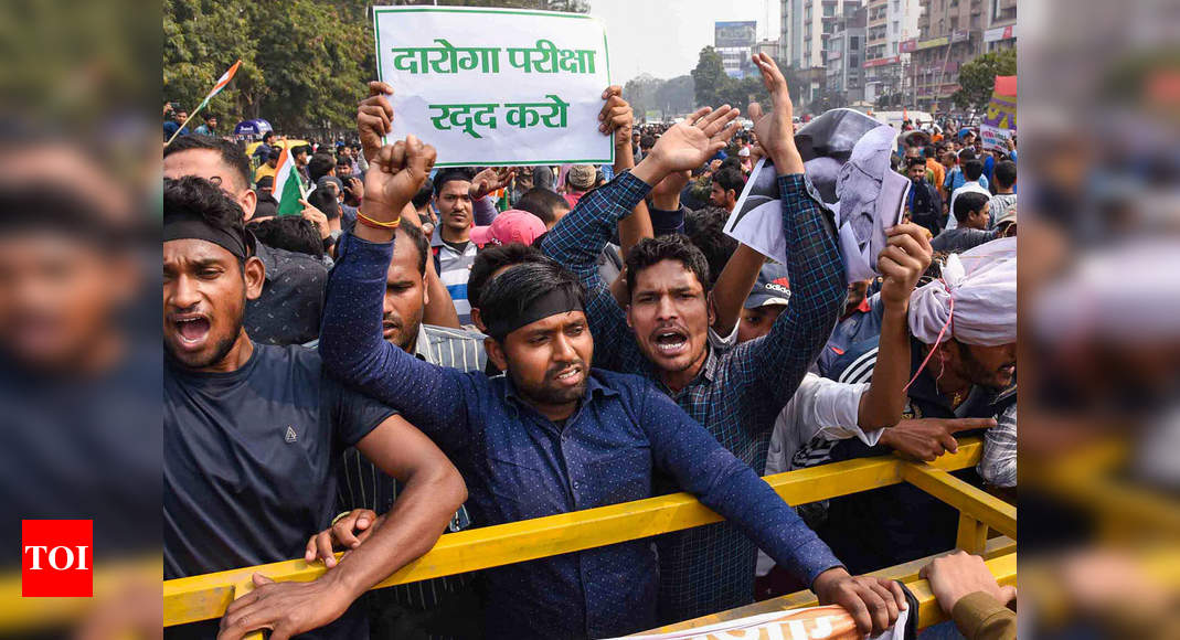 500 Sub-inspector Aspirants Protest In Patna | Patna News - Times Of India