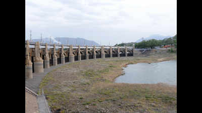 Central government team inspects Mettur dam for damage