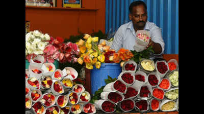 Madurai folk spend less on gifts, more on flowers for Valentine Day