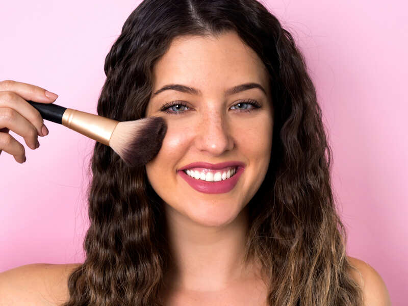 4 ways to get natural looking make-up base - Times of India
