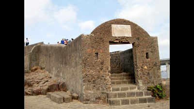 Shiv Sena, Congress join to reject Bandra Fort beautification
