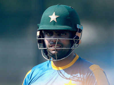 Umar Akmal escapes PCB ban for losing cool during fitness test