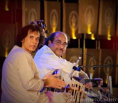 Tejendra Narayan pays homage to Zakir Hussain after their performance