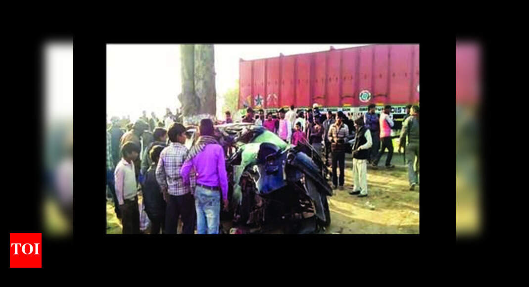 Bareilly: Three people killed after car rams into tree | Bareilly News ...