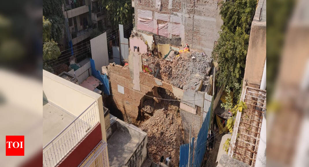 Building Collapse in Delhi Two feared trapped as underconstruction(01)