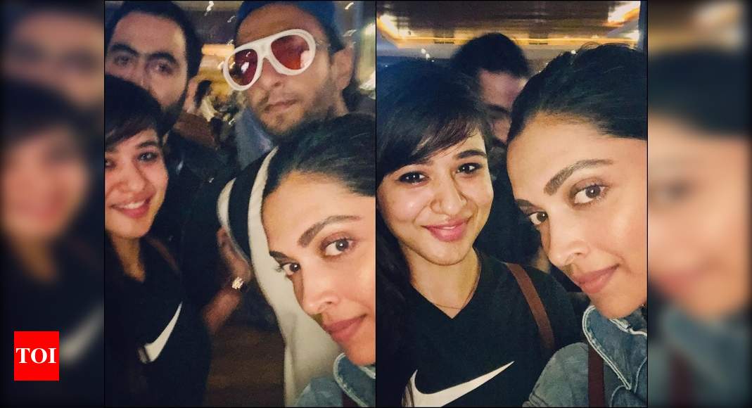 Deepika Padukone And Ranveer Singh Pose With The Fans In THESE Unseen ...