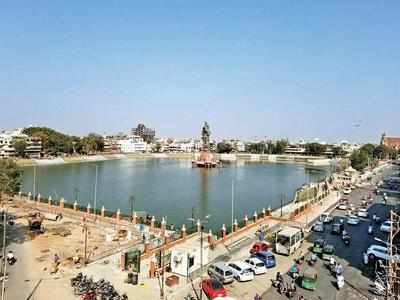 Sursagar lake filled with water, activists see red | Vadodara News