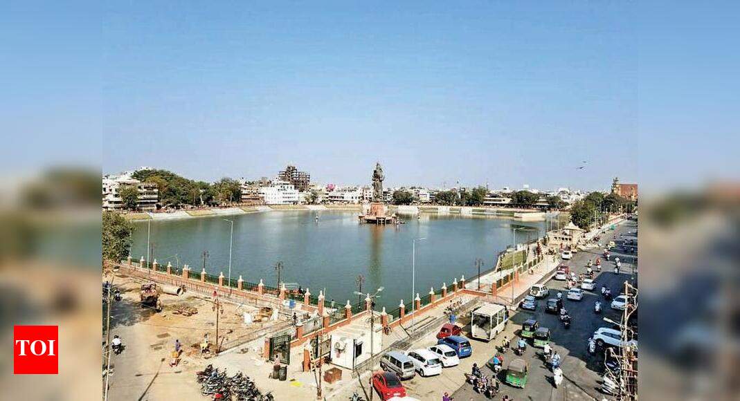 Sursagar lake filled with water, activists see red Vadodara News