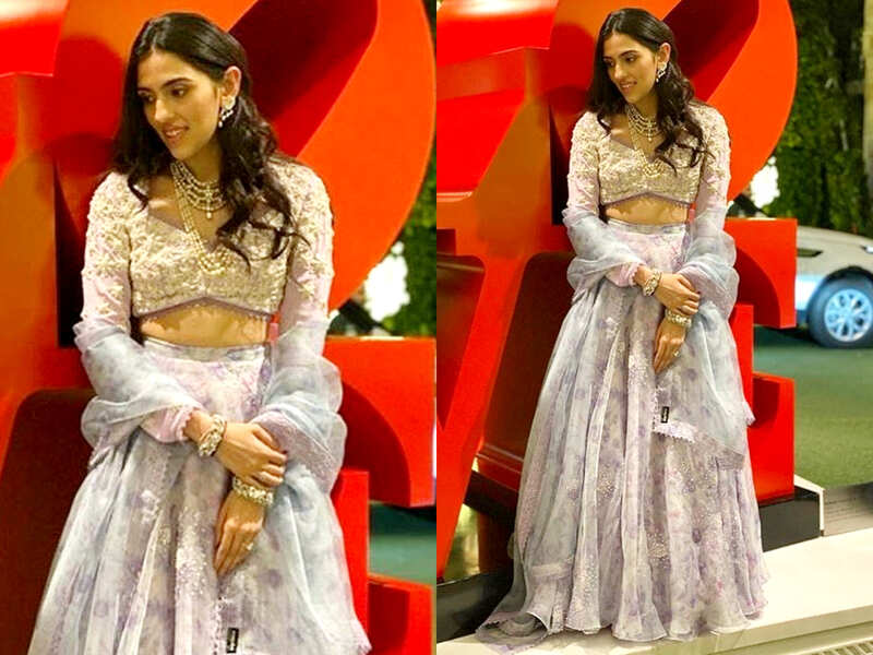 mukesh ambani daughter lehenga