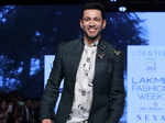 Label Pearl and Hariom dazzles at the Fashion Week, see pictures