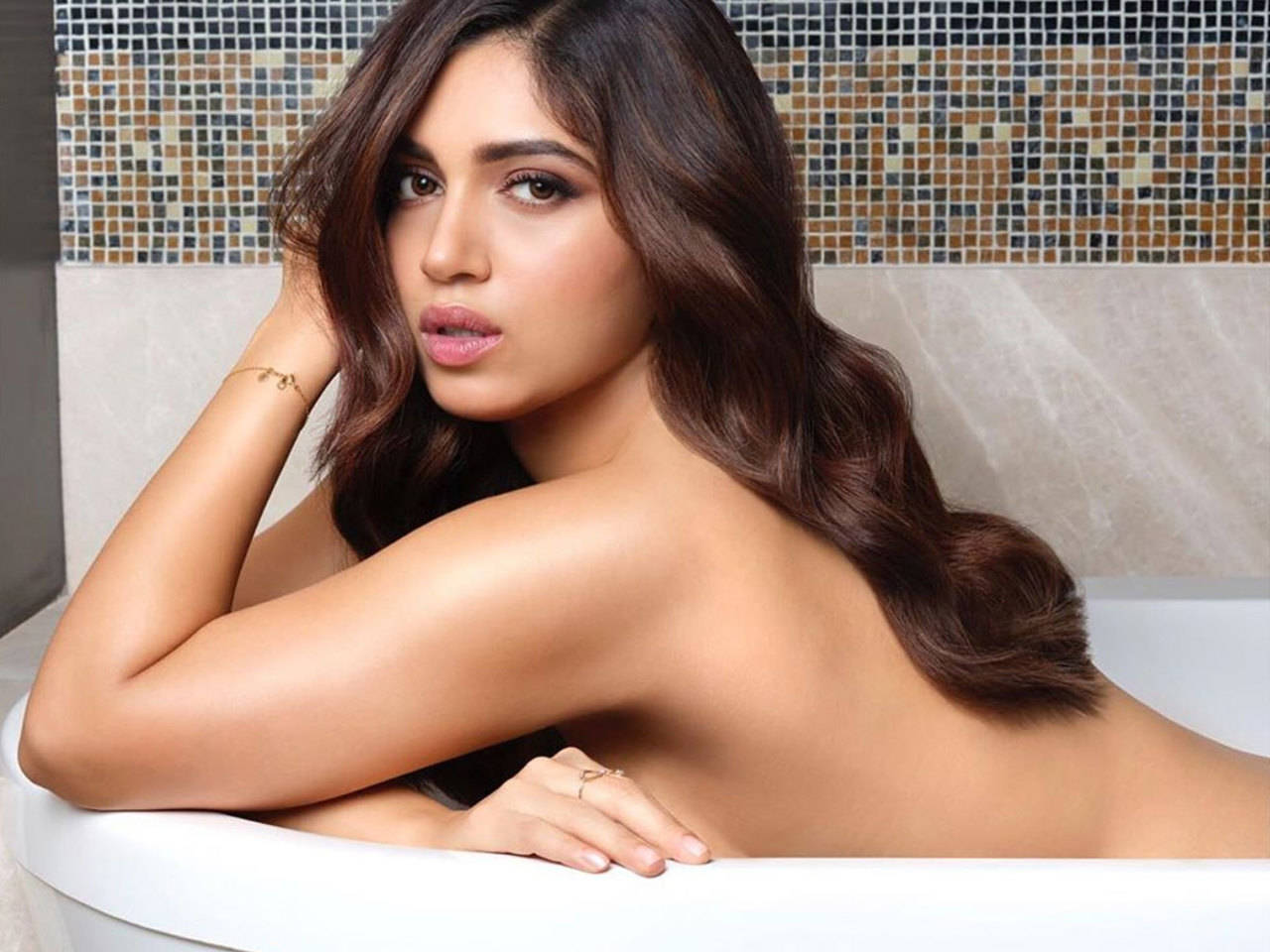 Bhumi Pednekar dares to bare all in a 'sensuous' shoot for Dabboo Ratnani's  calendar | Hindi Movie News - Times of India