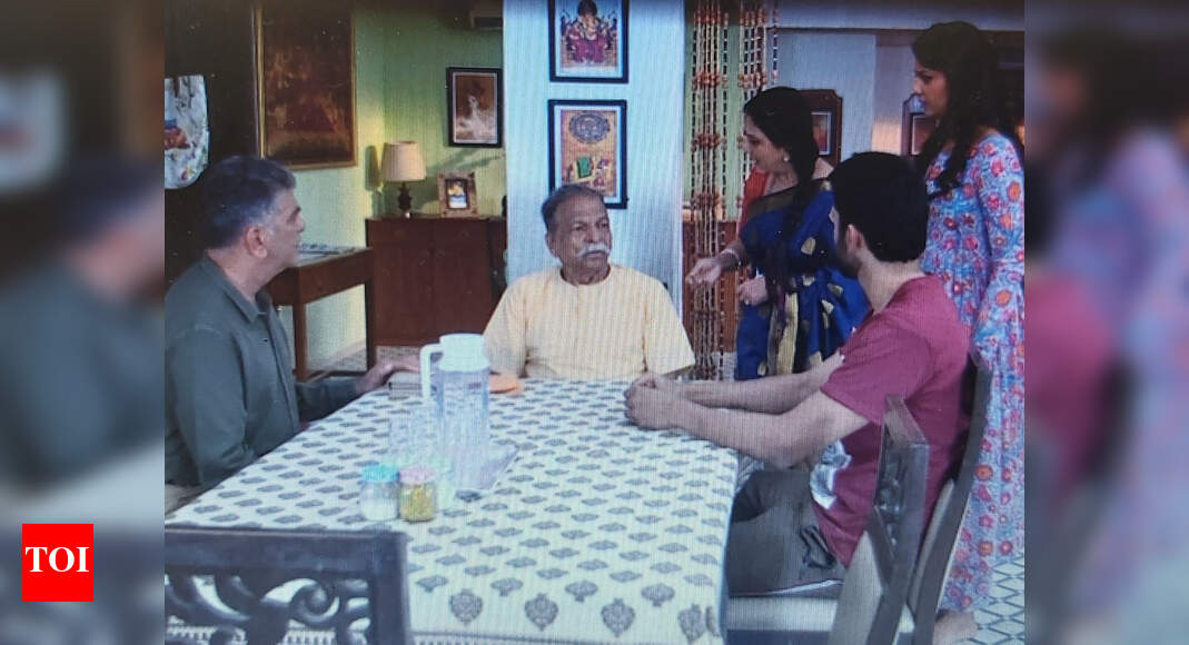 Aggabai Sasubai update, February 18: Aajoba takes money from Shubhra to ...
