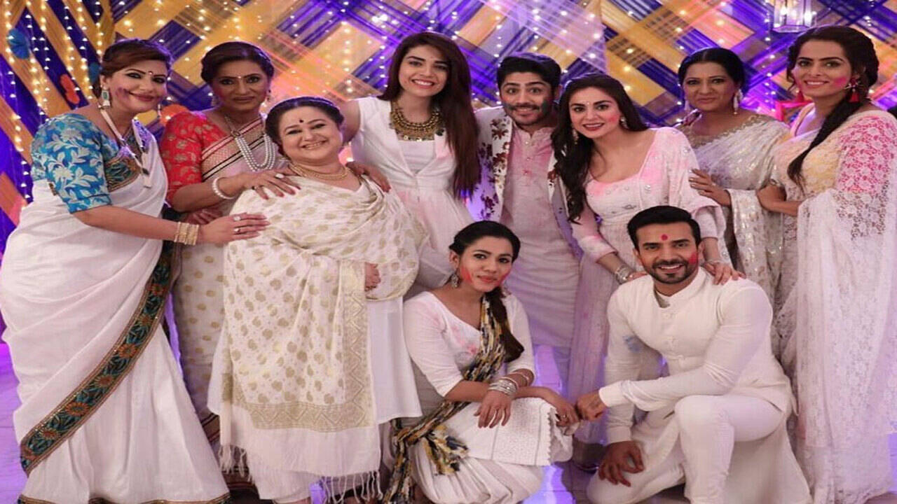 Kundali Bhagya completes 700 episodes star cast jumps in joy